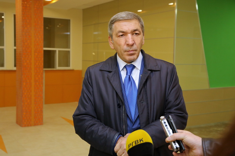 Абдусамад Гамидов: "Мы обязаны сдать Перинатальный центр в срок"